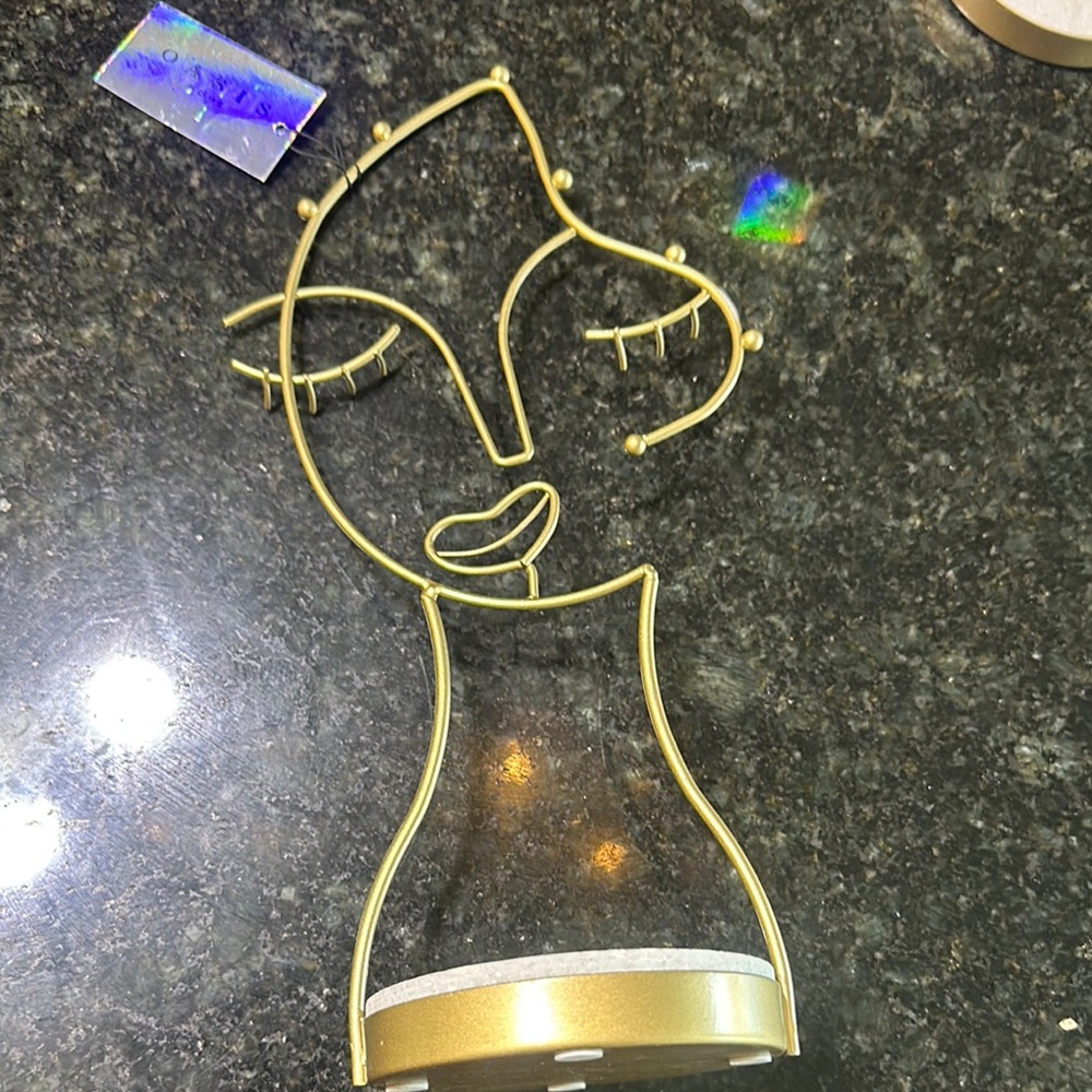 Gold Wire Face jewelry organizer by oasis home